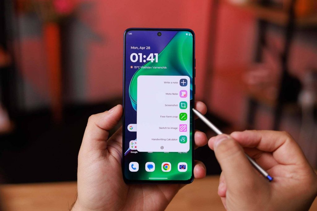 折叠屏 vs 手写笔:Motorola Razr 2023 和 Moto G Stylus 5G 到底该怎么选? 折叠屏 vs 手写笔:Motorola Razr 2023 和 Moto G Stylus 5G 到底该怎么选?